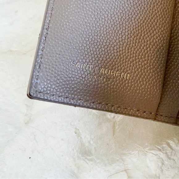 SAINT LAURENT CASSANDRE MATELASSÉ BI-FOLD WALLET Dark Beige - Picture 12 of 15